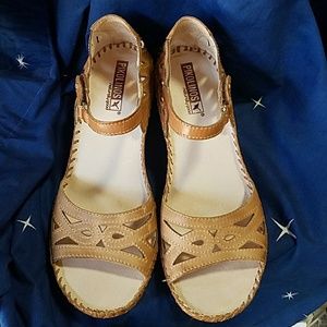 Pikolinos Wedge Tan Shoes
